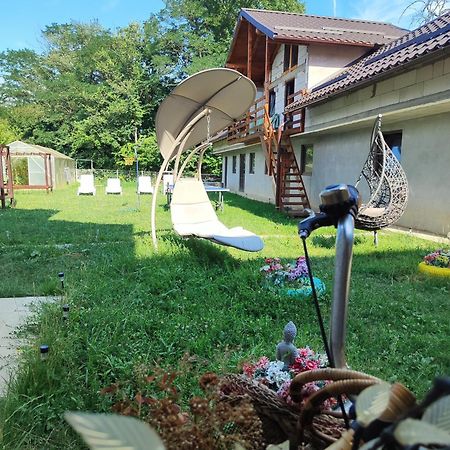 Happy Home Călimăneşti Exteriör bild