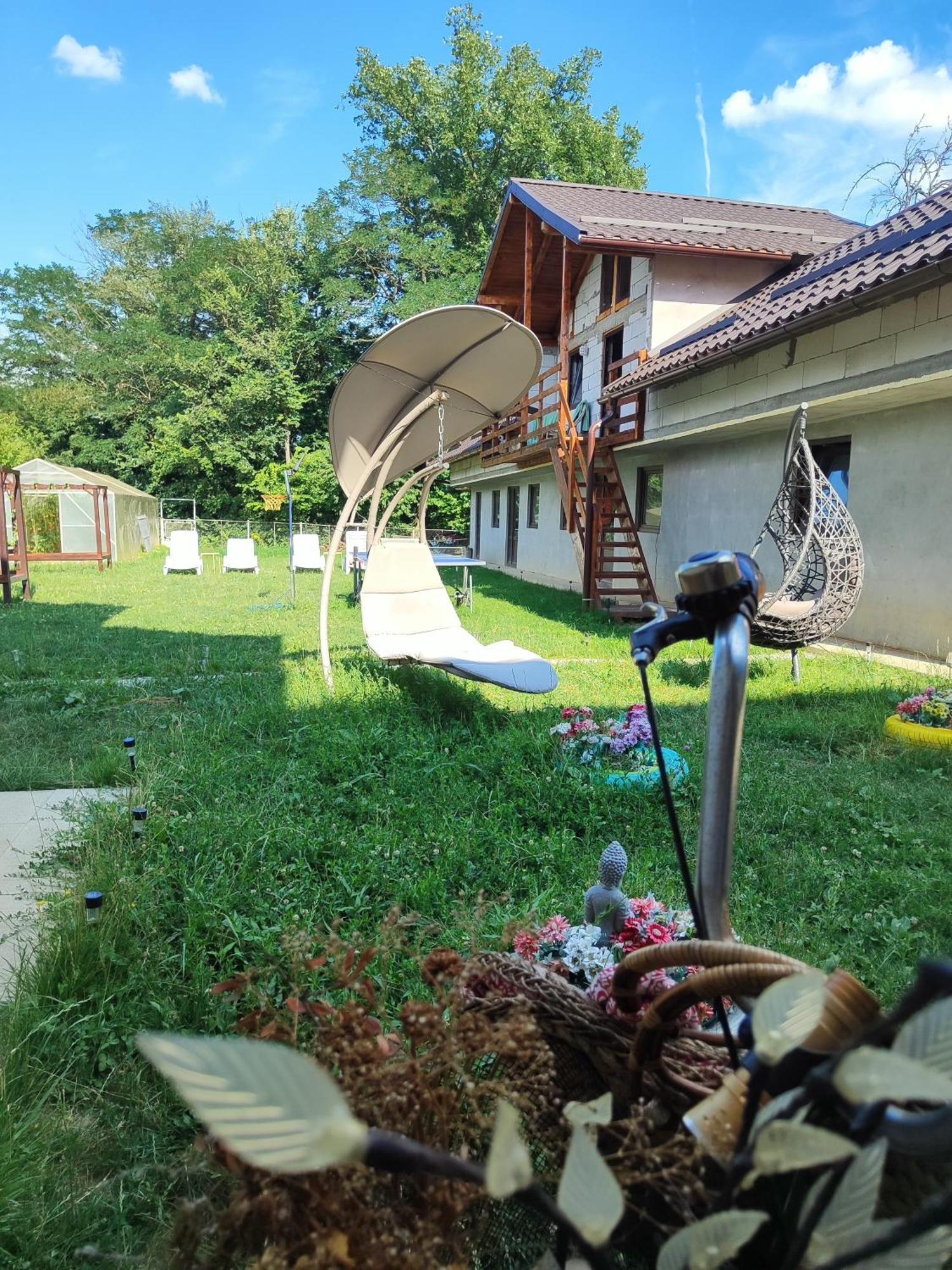 Happy Home Călimăneşti Exteriör bild